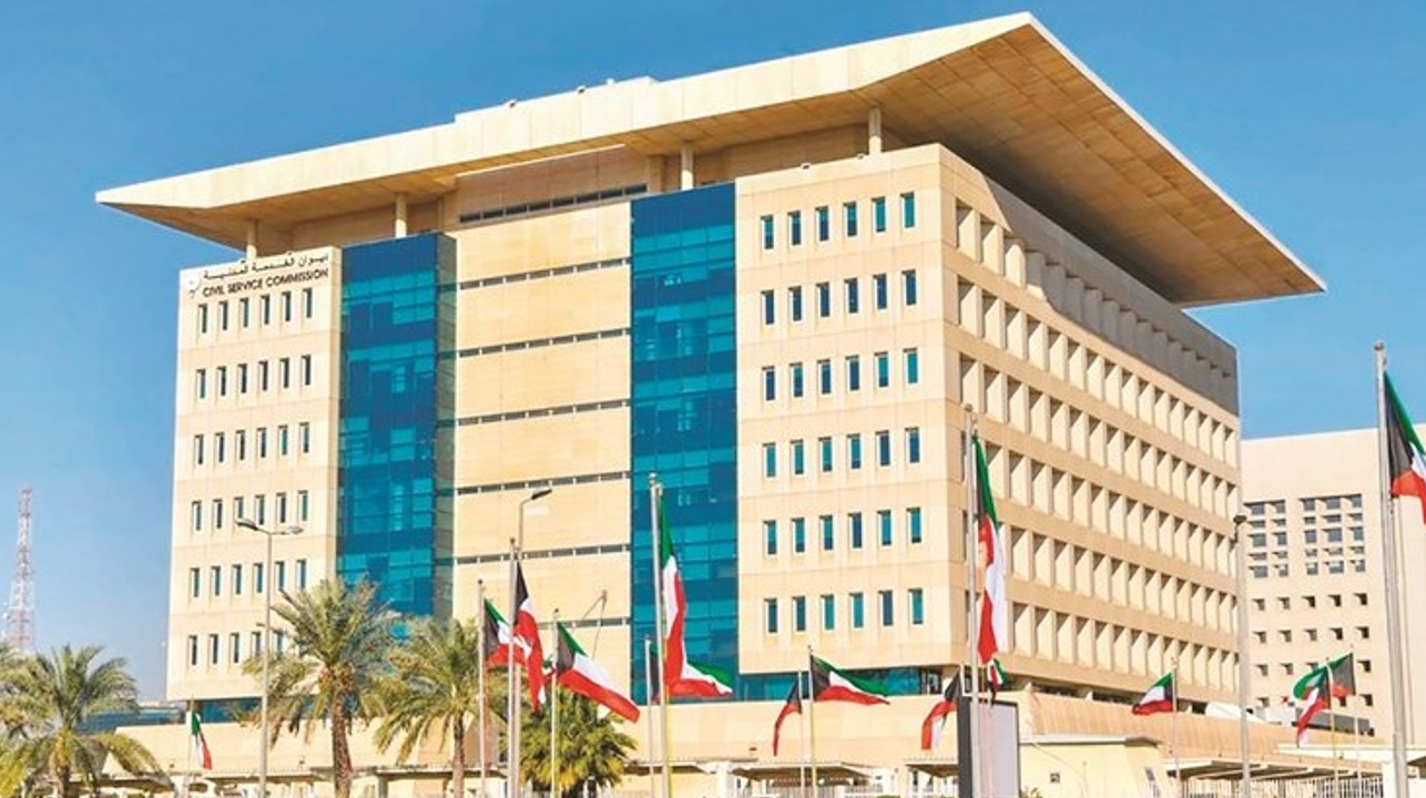 الراغبون في تمديد عطلة «الفطر» عليهم تقديم طلب حتى لا تُحسب انقطاعاً عن العمل بعد ربط البصمة